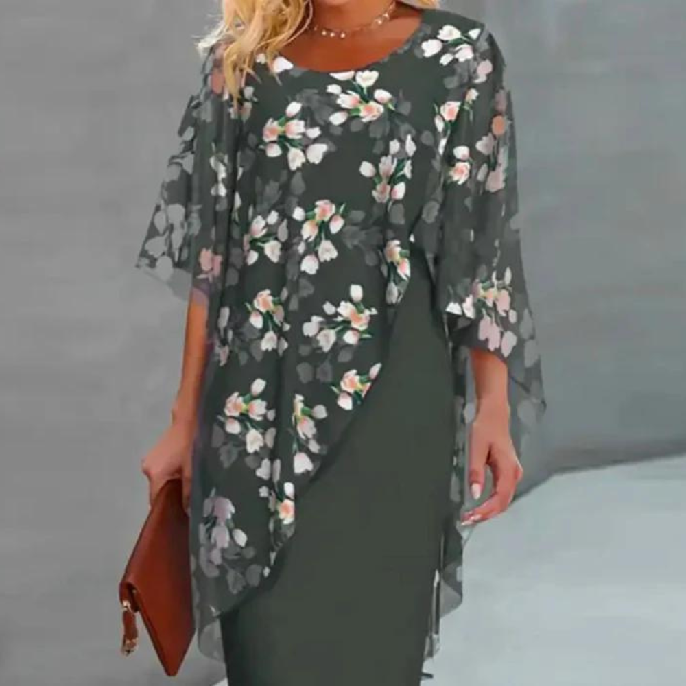 Kvinners festkjole med livlig blomsterprint. Kortermet elegant sommerkjole, ideell for spesielle anledninger.
