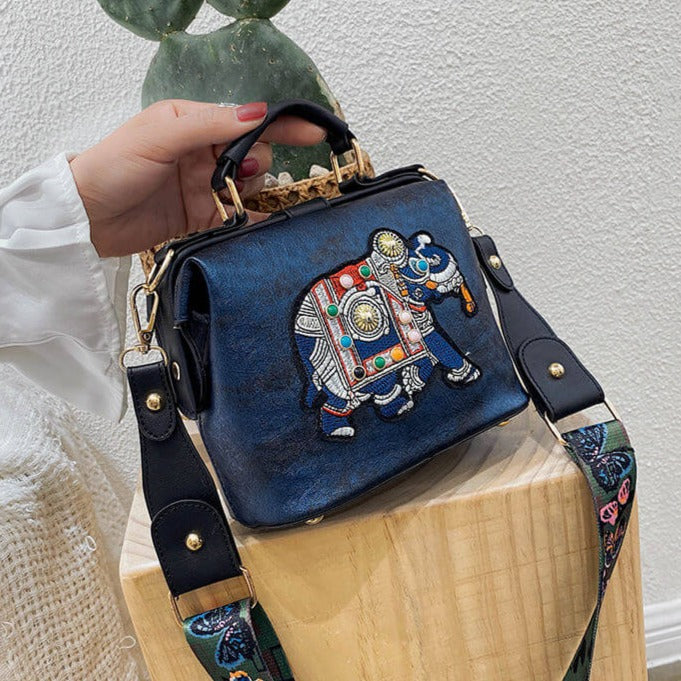 Funksjonell og vakker: Kvinners håndveske med broderte mandala-detaljer og romslig interiør.