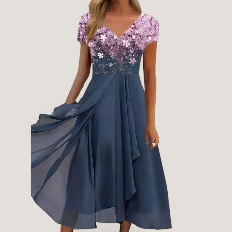 Feminin midikjole med fargerikt blomstermønster. Kortermet sommerkjole med v-hals for dame.
