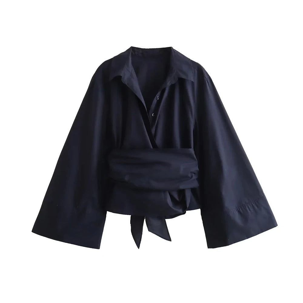 "Elegant langermet kimonobluse for kvinner med sløyfedetalj, i mykt, lett stoff, perfekt for både hverdag og formelle anledni