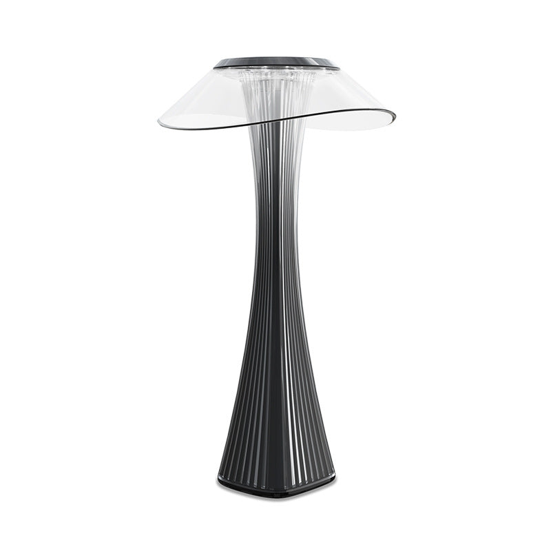 Elegant LED-diamantbordlampe med krystallstruktur, justerbar lysstyrke og trådløs USB-lading for moderne interiør.