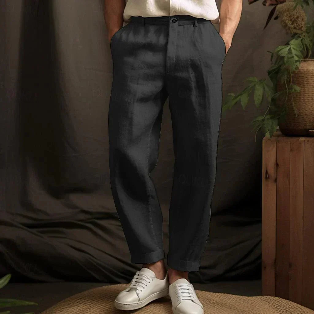 "Elegant linbukse for menn i beige med lett og luftig stoff, perfekt for sommerkomfort og stil."