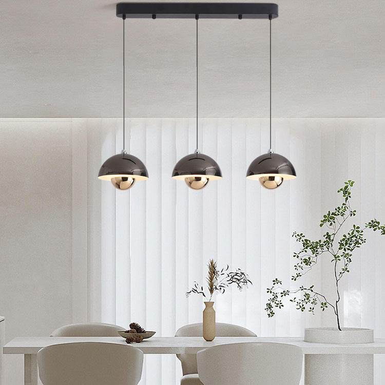 "Elegant løftbar pendellampe i pod-form med justerbar vinkel og integrert LED-lys i flere farger."