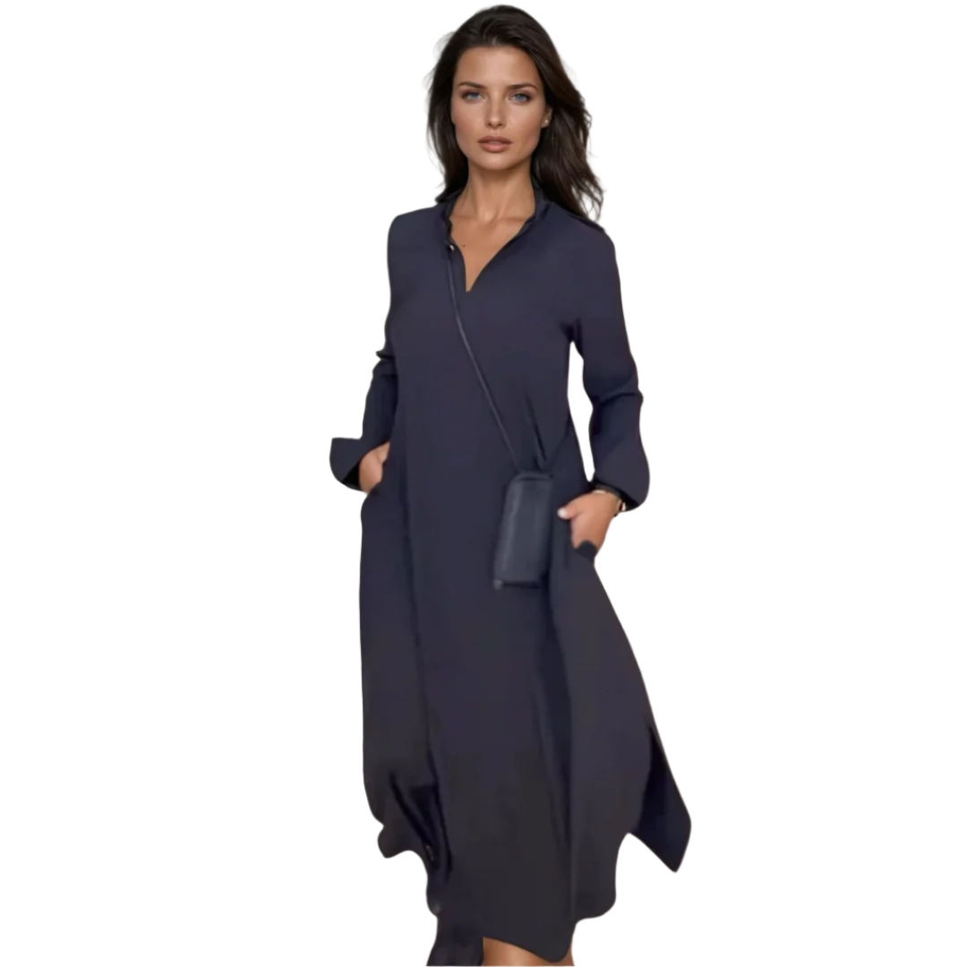 Elegant maxikjole for kvinner med V-hals, drapering og sideslitt. Perfekt som lang festkjole eller vinterkjole.