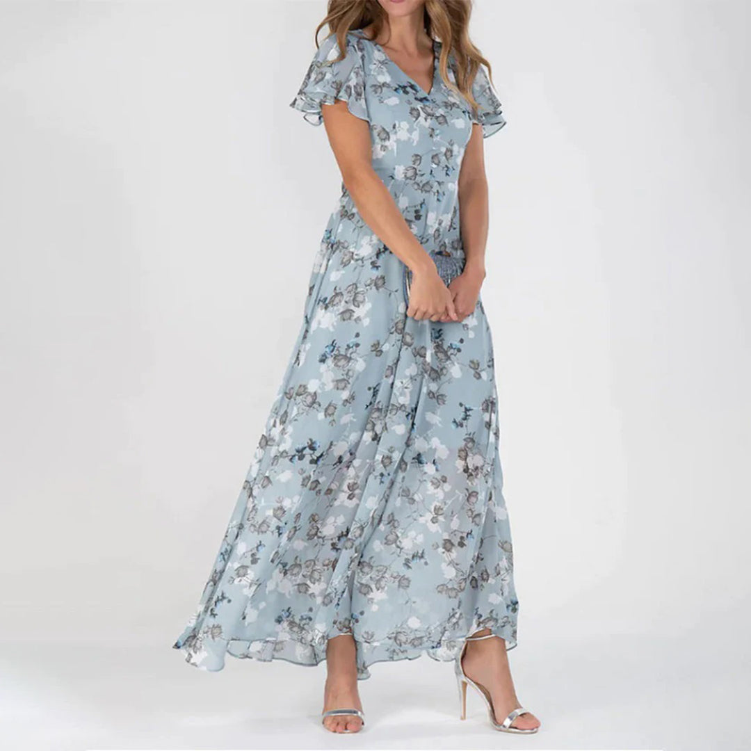 "Elegant maxikjole med blomster, grønn og himmelblå. Perfekt snitt, luftig og komfortabel for sommerdager."