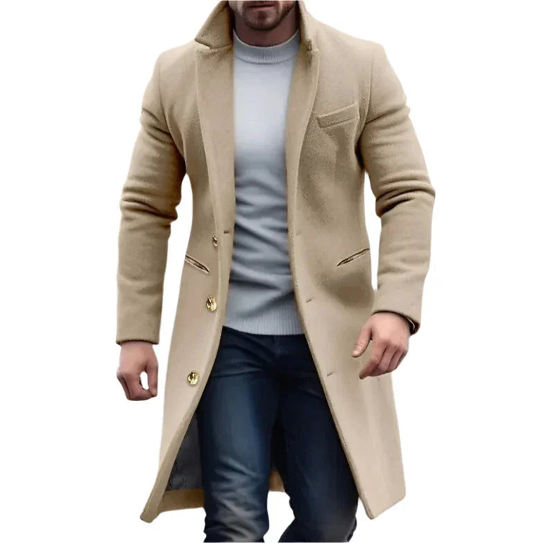 Høykvalitets menns lang trenchcoat. Varm, stilren vinterkåpe med elegant design for kaldere dager.