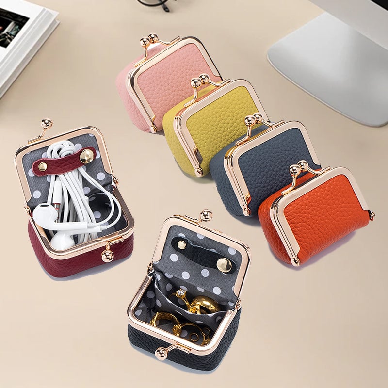 "Elegant mini smykkeskrin i ekte skinn med retro design, reisevennlig, tilgjengelig i flere stilige farger."