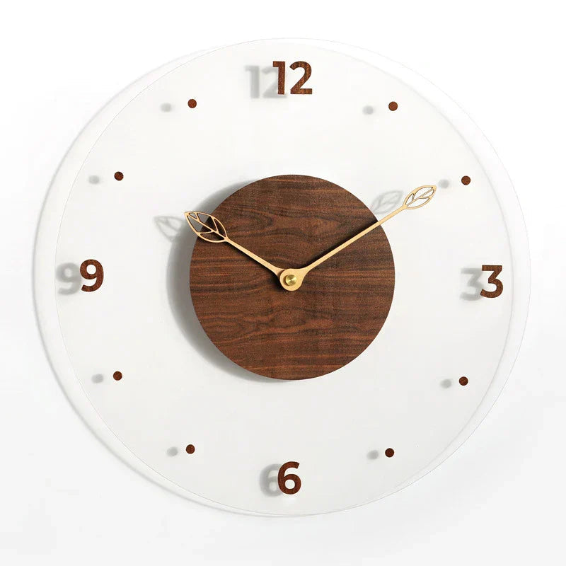 Moderne Ø30 cm veggklokke med rent, minimalistisk design i beroligende beige for en stilfull innredning.
