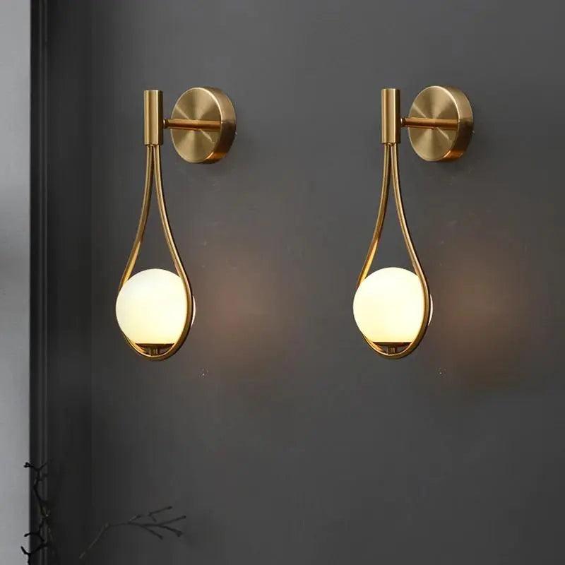 "Elegant, moderne nordisk vegglampe i svart eller gullfinish, stilfullt design som passer både moderne og tradisjonelt interi