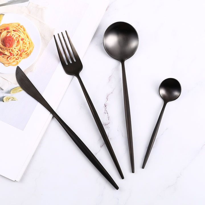 Nydelig sølvfarget bestikksett med elegant Napoli design. Perfekt kjøkkenutstyr for stilren borddekking.