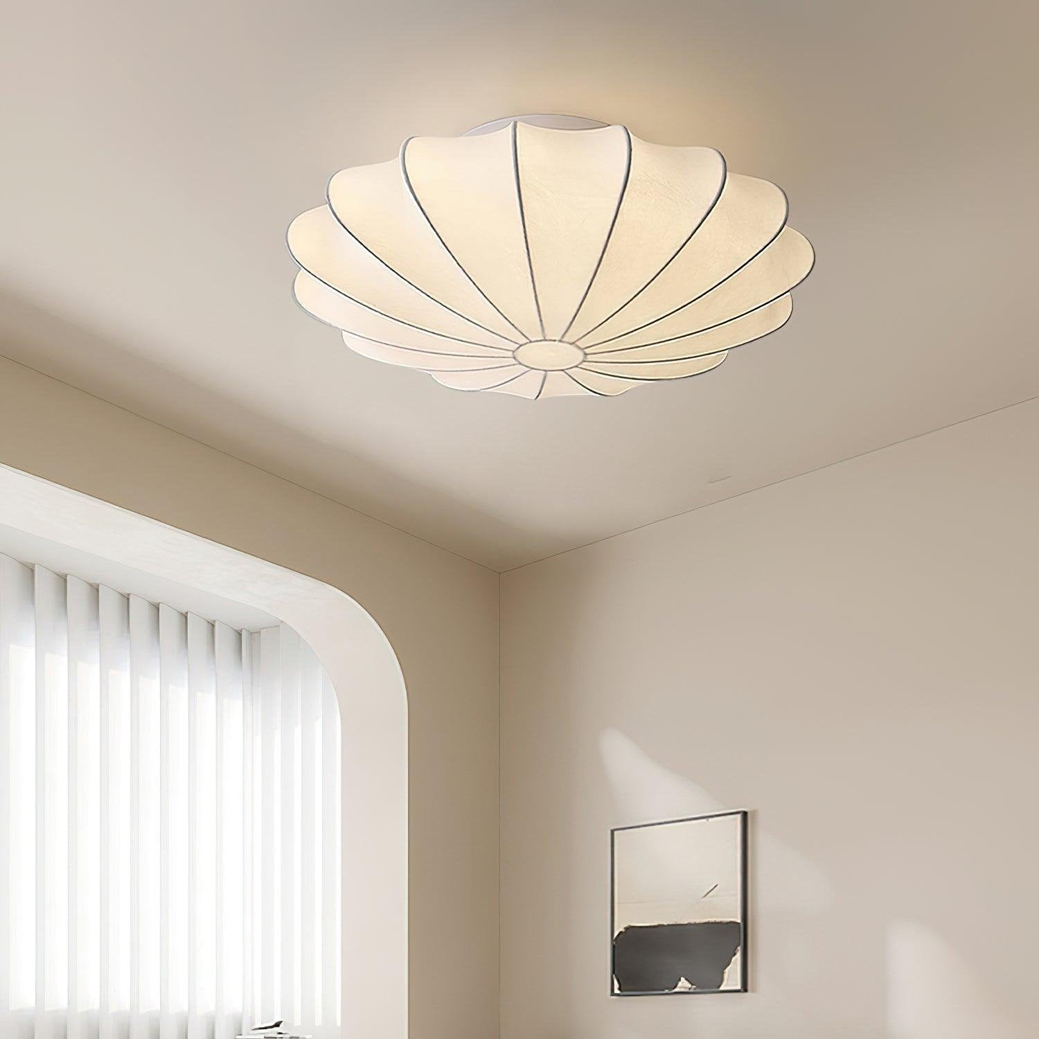 "Elegant Nelson Bubble taklampe i skandinavisk stil, med unike lyseffekter og inspirert av naturlige skjellformer."
