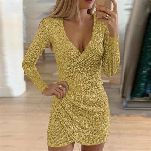 Stilig damekjole med glitter, en justerbar omslagskjole som er perfekt som elegant selskapskjole.