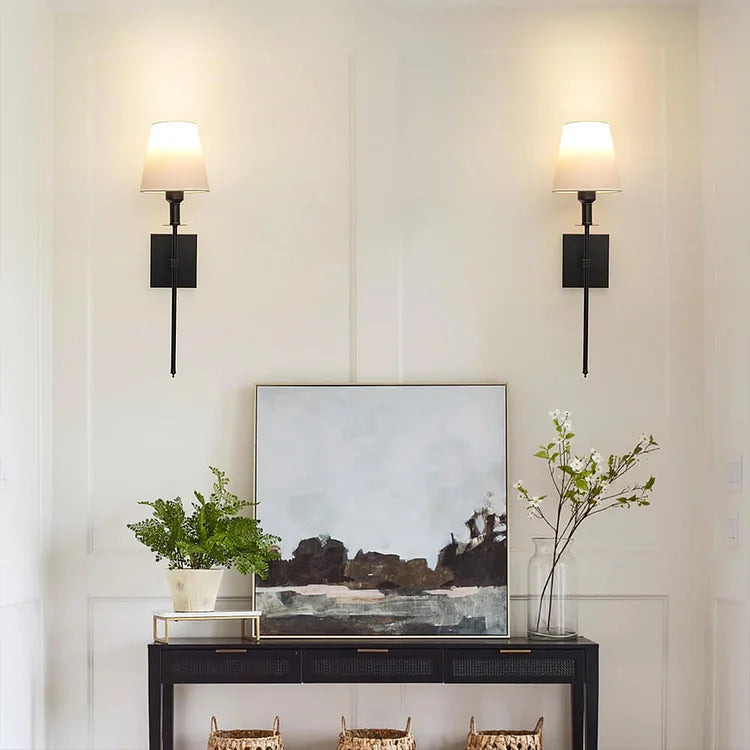 "Elegant oppladbar trådløs vegglampe med LED i gull, svart eller sølv, 2-pakk som gir fleksibel moderne belysning."