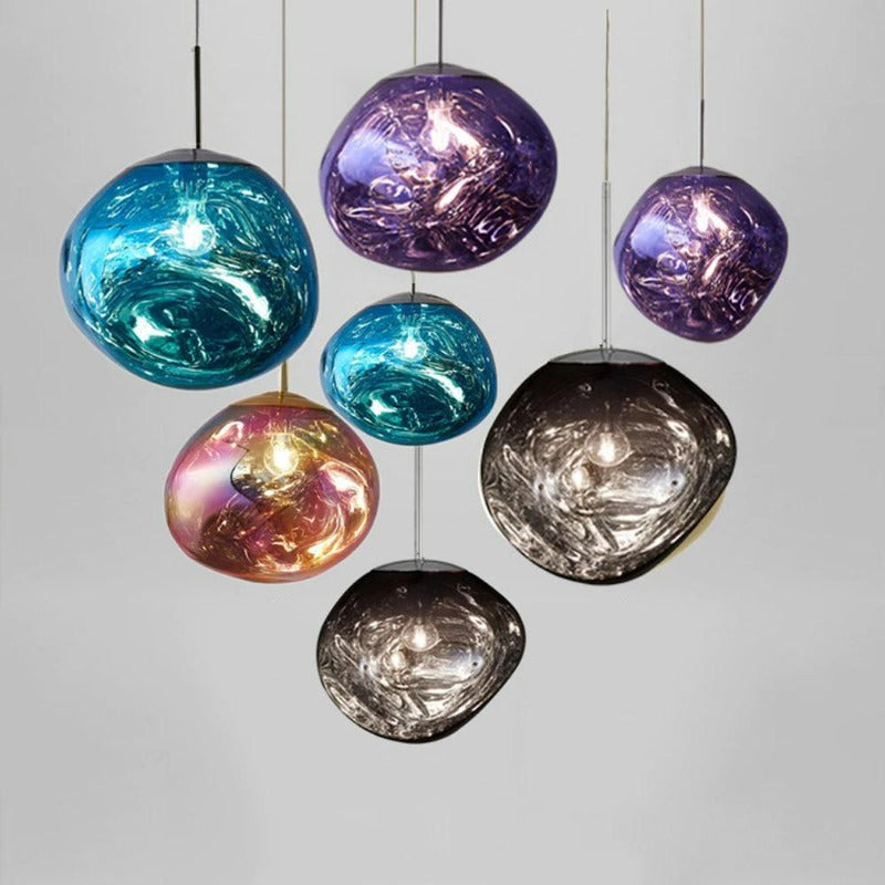 Nærbilde av pendellampe som viser detaljer og kvalitet, en dekorativ og funksjonell designlampe.