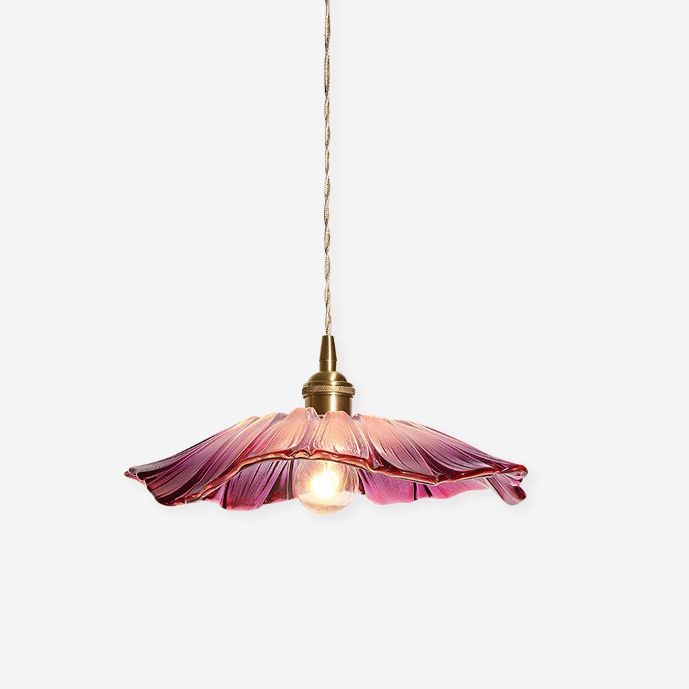 "Elegant pendellampe i blomsterglass med blomsterformet skjerm, gir mykt lys i grønt, klart eller rosa for hjemmet."