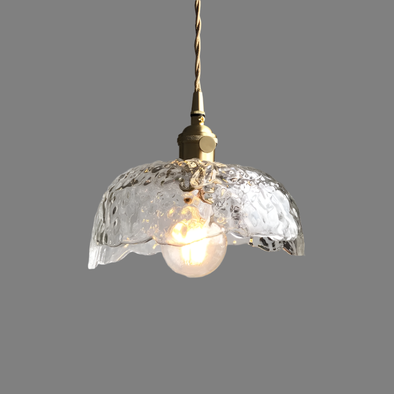 "Elegant pendellampe i messingglass med moderne design, perfekt for å skape stilfull belysning i hjemmet ditt."