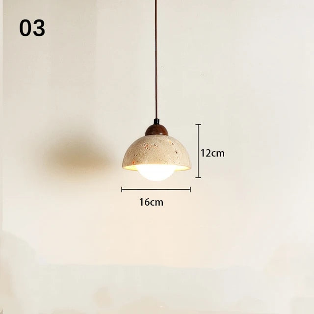 "Elegant pendellampe i naturstein med raffinert design, perfekt for stuen, spisestuen eller entréens innredning."