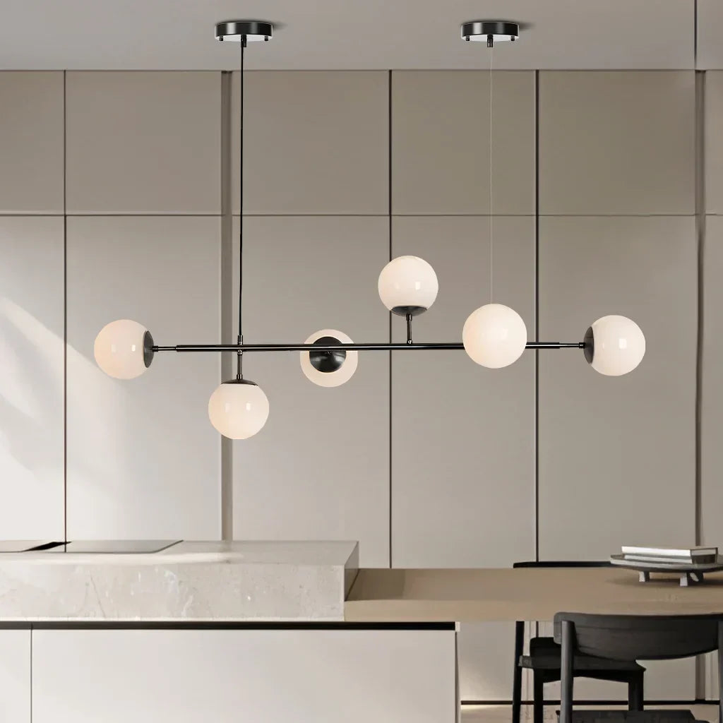 "Elegant pendellampe med glasskuler i gull eller svart, tilgjengelig i opal, gjennomsiktig, røykfarget, ravfarget."