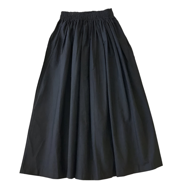 Elegant plissert A-linje midiskjørt for dame i svart. Høymidje og komfortabelt for hverdag og fest.