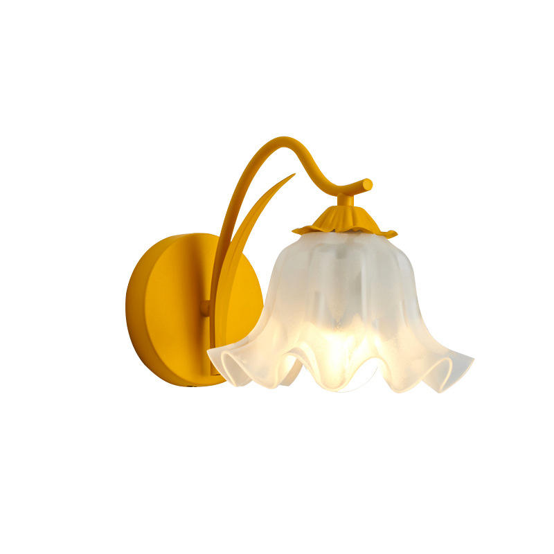 "Elegant retro vegglampe med blomsterdesign i rosa, gul og grønn. Fransk stil gir mykt lys og kunstnerisk touch til hjemmet."