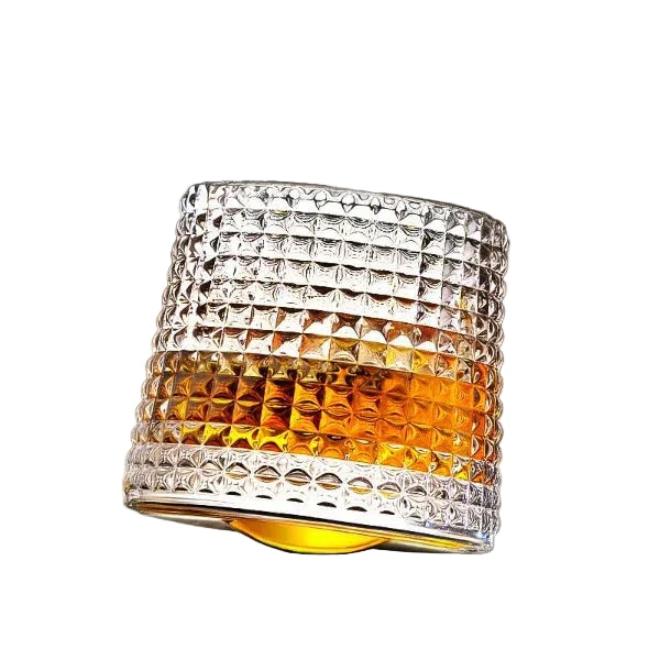 Elegant roterende whiskyglass i krystall. Perfekt for å nyte din favorittdrink med stil og forbedret aroma.