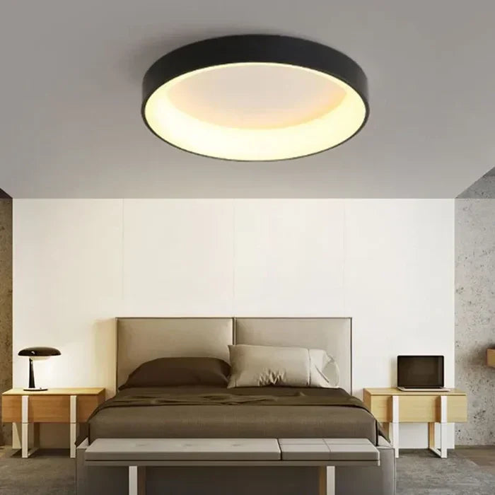 Moderne LED-taklampe, rund i form, perfekt som stuebelysning eller soveromslampe. Skaper stilfull takbelysning.