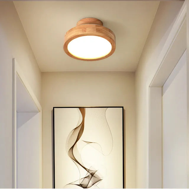 Moderne taklampe med rund form, ideell for minimalistisk innredning.