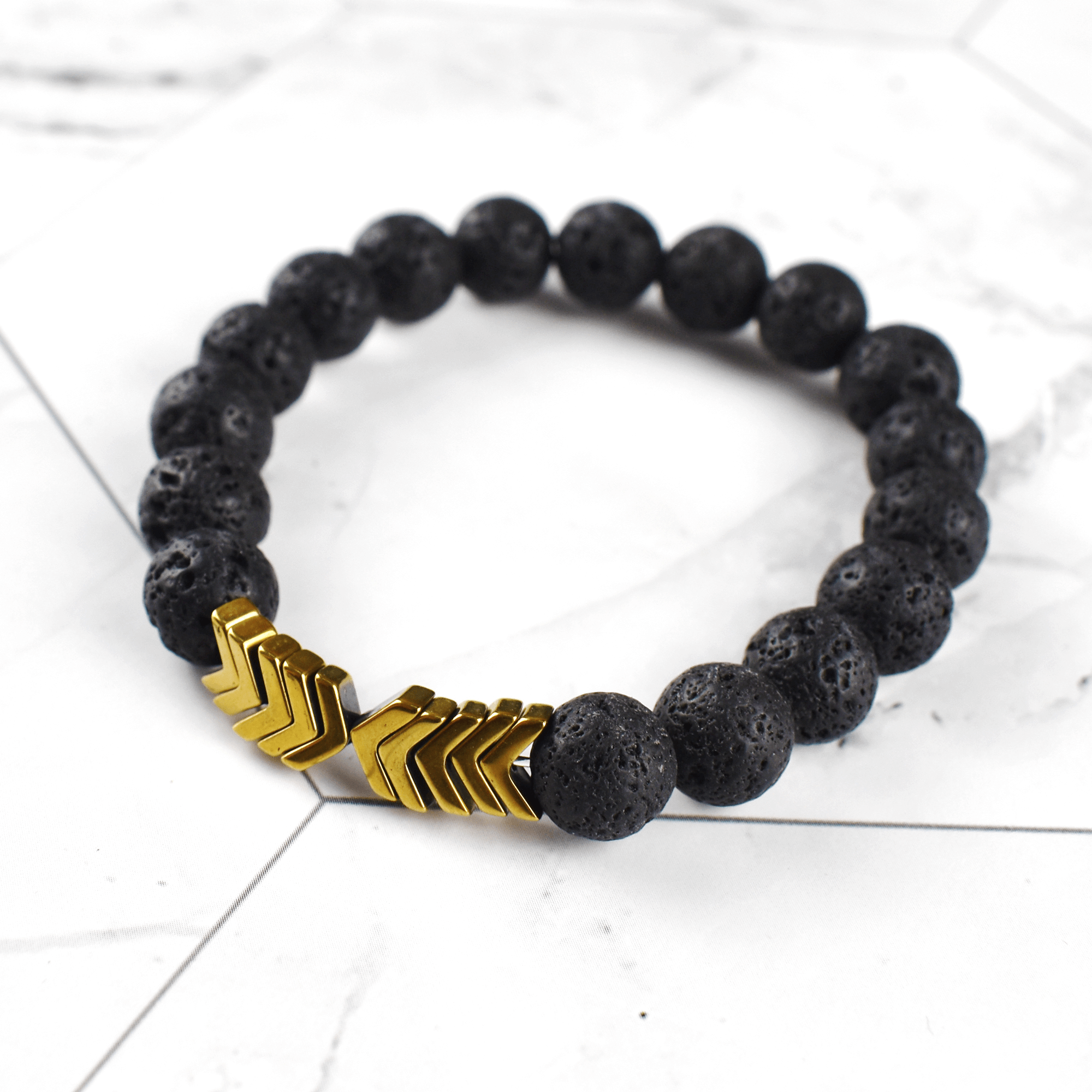 Vakkert Sacred Arrow krystall armbånd, et aromaterapi smykke for kvinner. Perfekt som yoga tilbehør.