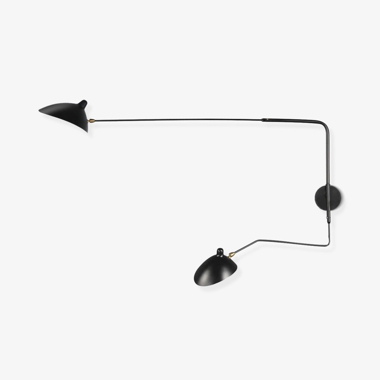 "Elegant Serge Mouille vegglampe med justerbar arm, insektlignende design, passer moderne innredning i svart eller hvit."