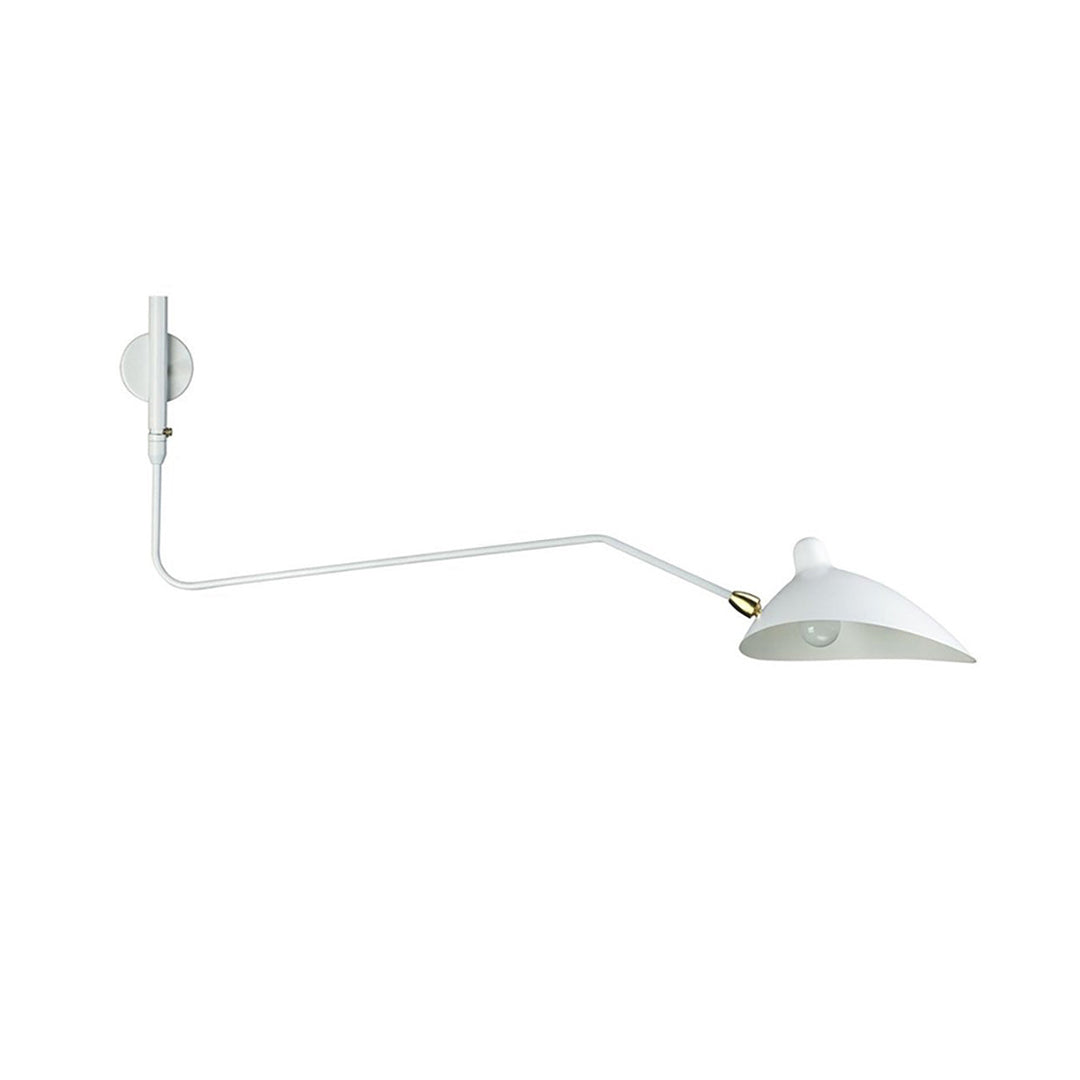 "Elegant Serge Mouille vegglampe med justerbar arm, insektlignende design, passer moderne innredning i svart eller hvit."