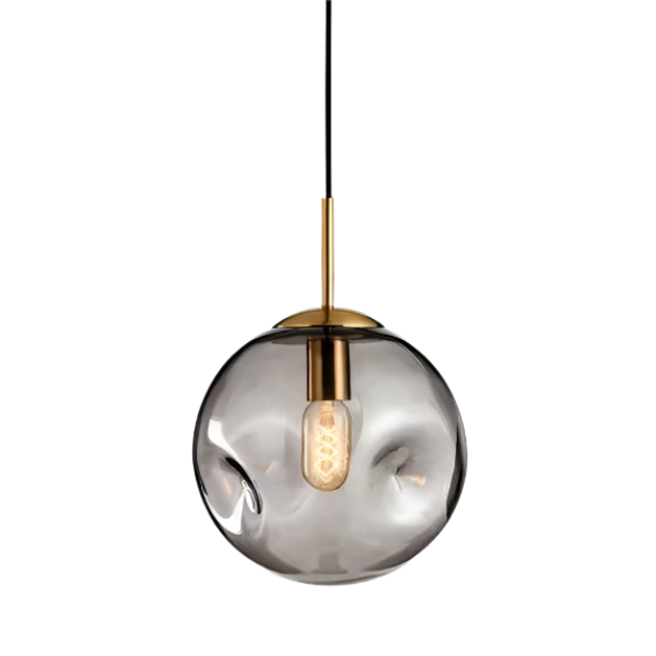 "Elegant sfærisk glasspendellampe med gullfinish, nordisk design, jevn lysfordeling, passer for moderne innemiljøer."