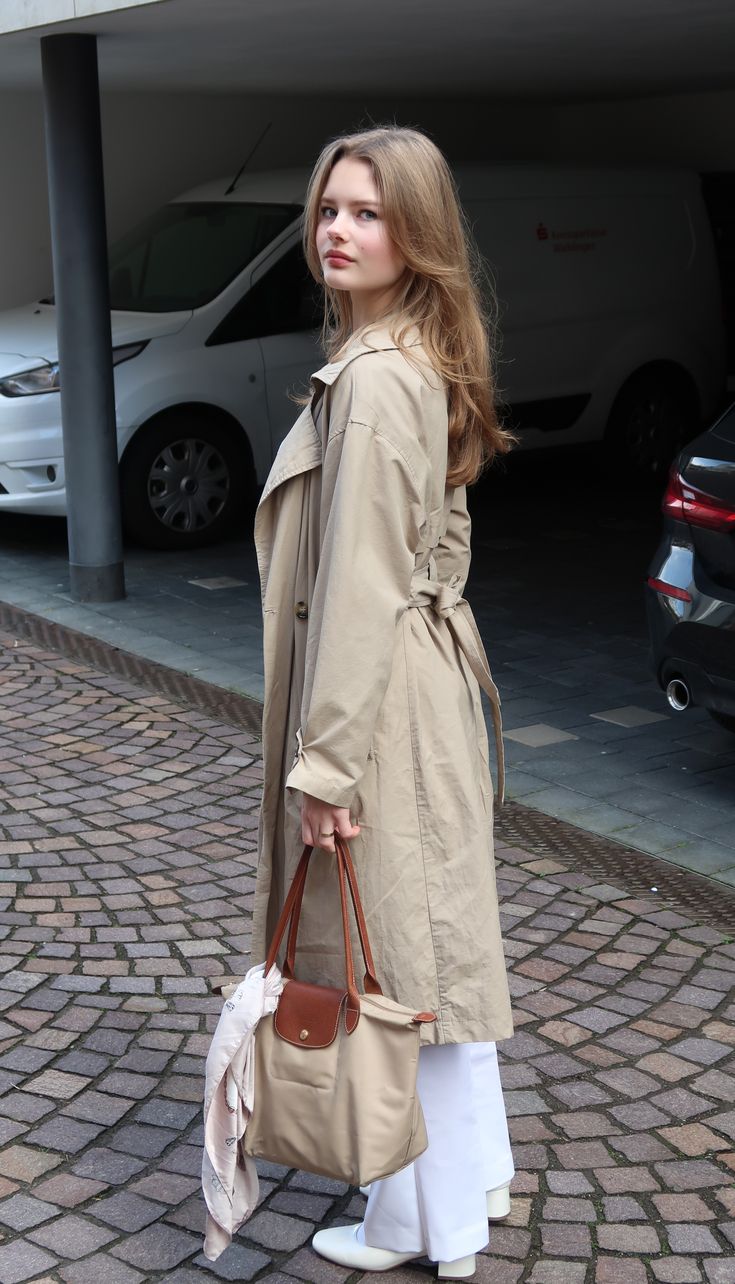 Komplett oversikt over elegant kvinner shopper-veske i PU-skinn, inkludert bunndetaljer og veskehåndtak