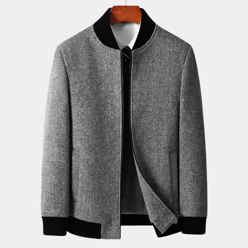 Herrefrakk i slim fit, vist i både brun og grå. Elegant og moderne ytterplagg for formell og casual bruk.