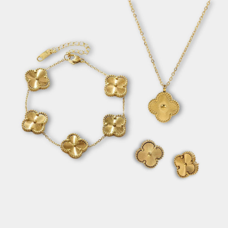 "Elegant smykkesett med minimalistisk halskjede, armbånd og øredobber i moderne design, ideelt for enhver anledning."