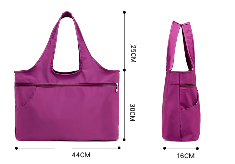 Vanntett svart tote skulderveske for kvinner, laget av robust nylon, ideell for daglig bruk og eventyr.