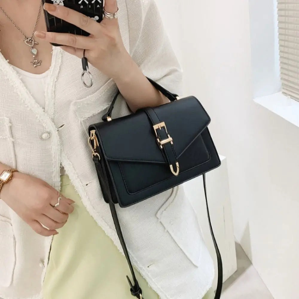 Allsidig dameveske som kan bæres som skulderveske eller crossbody.