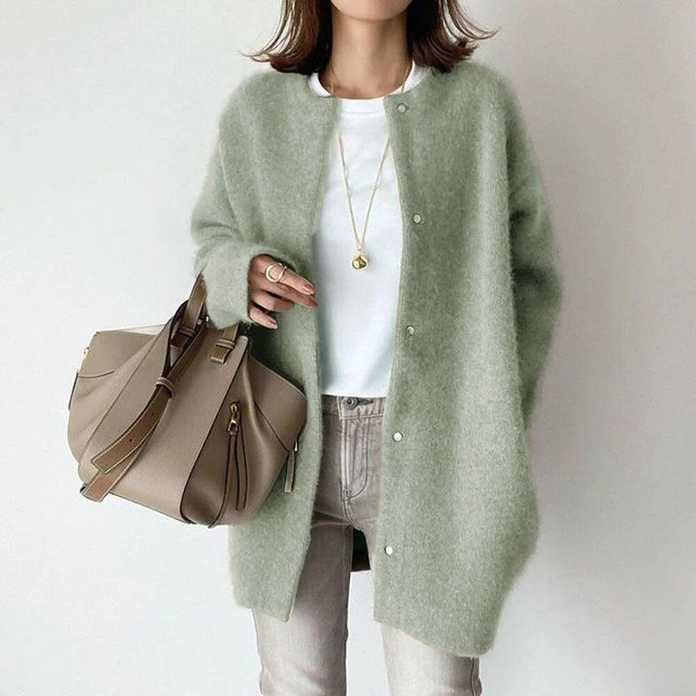 Allsidig strikket cardigan for damer med knappelukking. Passer for avslappet og elegant bruk, langermet.