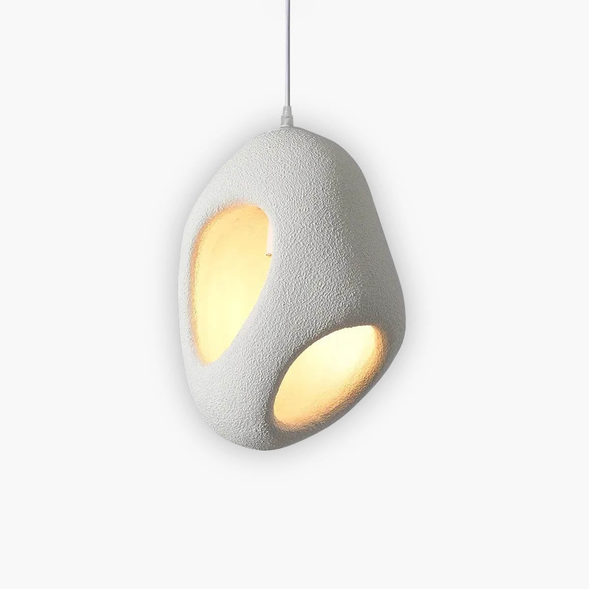 "Elegant TAKI pendellampe, moderne design med justerbar ledning, energisparende LED og polystyren finish."