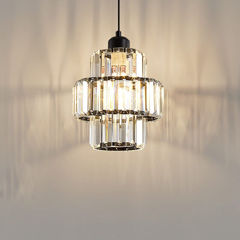 "Elegant takpendel i krystallglass med flertrinnsdesign og svart eller gull ledning, optimal lysfordeling i rommet."