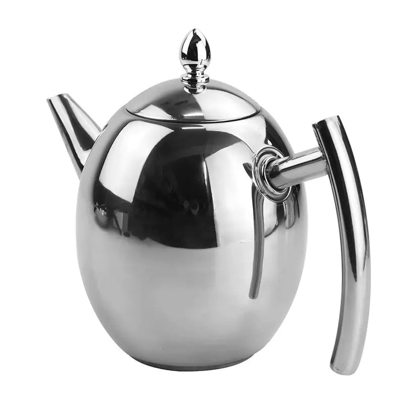 Polert tekanne i rustfritt stål med ergonomisk håndtak og finmasket tesil for perfekt løs te.