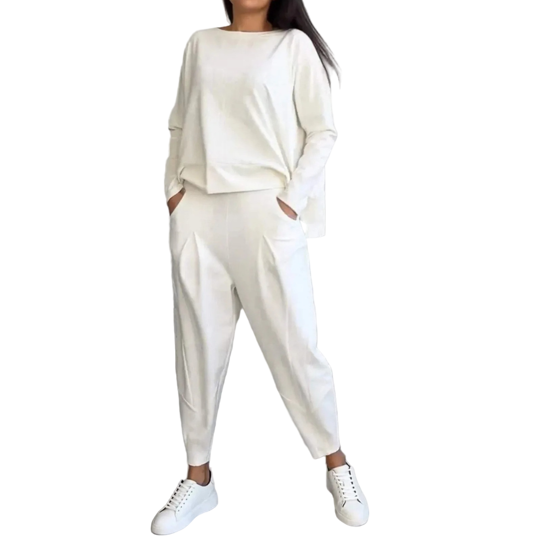 Elegant todelt sett for kvinner i behagelig stoff. Perfekt for både hverdag og fest.