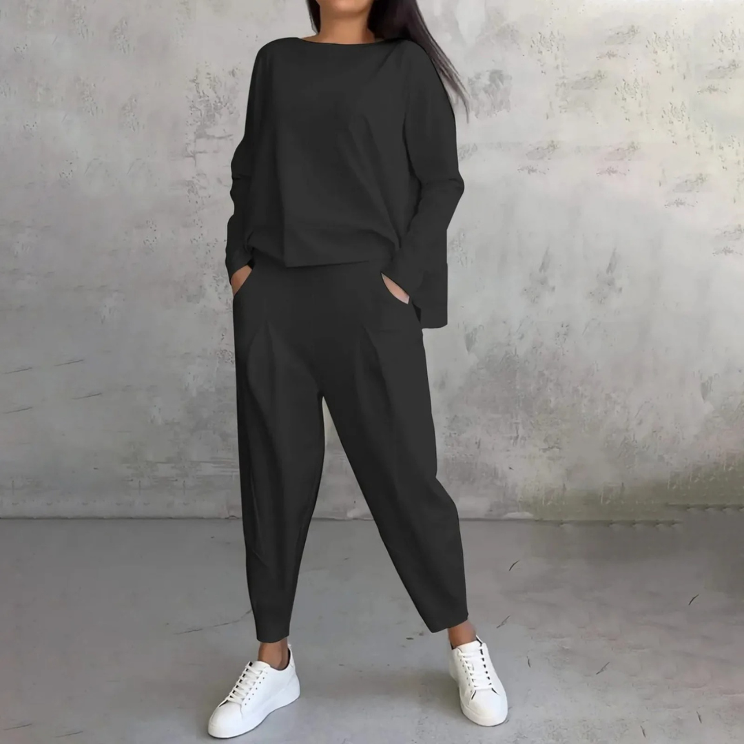 Elegant todelt sett i damemote, perfekt for formelle anledninger eller en stilig fest.