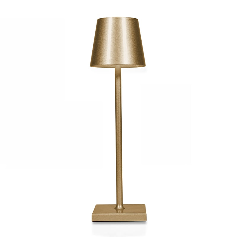 "Elegant trådløs bordlampe med USB, trinnløs lysjustering, i aluminium. Perfekt for stue, soverom, eller utendørs bruk."