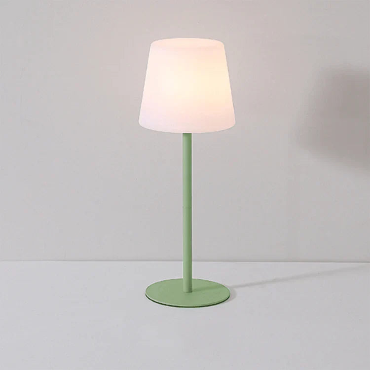 "Elegant trådløs LED bordlampe i grønn, grå eller svart, moderne design, lett plasserbar med justerbare lysfarger."