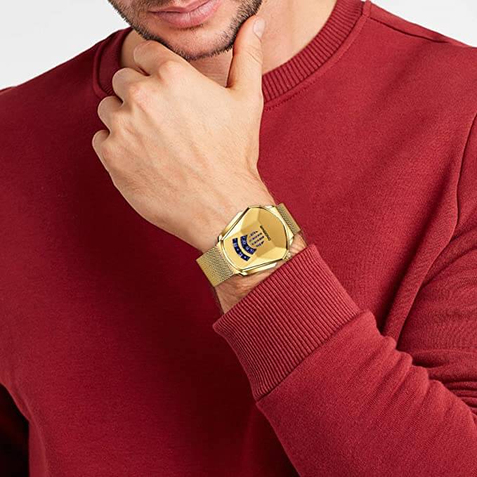 Sideprofil av vanntett kvarts armbåndsur for menn, viser tykkelse og form.