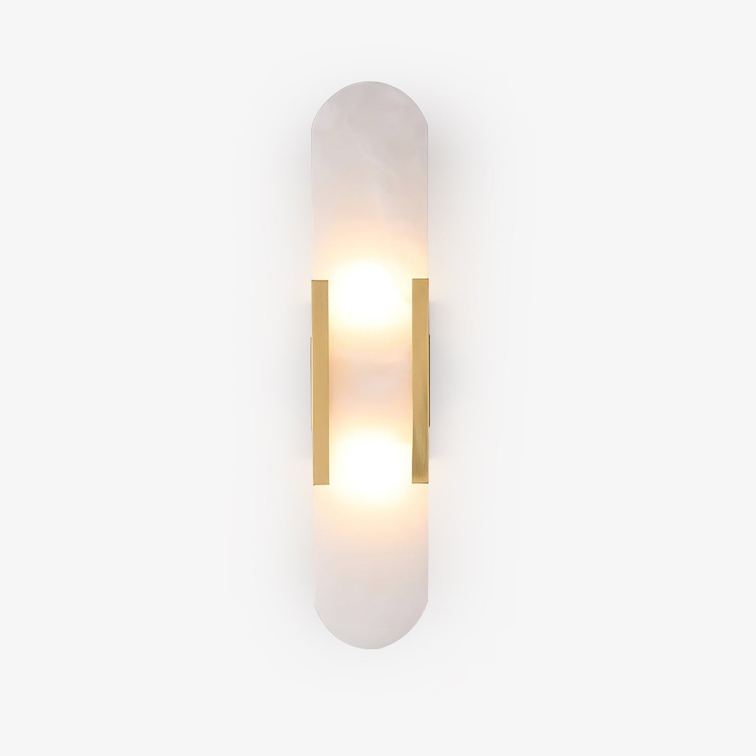 "Elegant vegglampe avlang i alabast med messingdetaljer, ideell for moderne interiør med tidløs skjønnhet og stil."