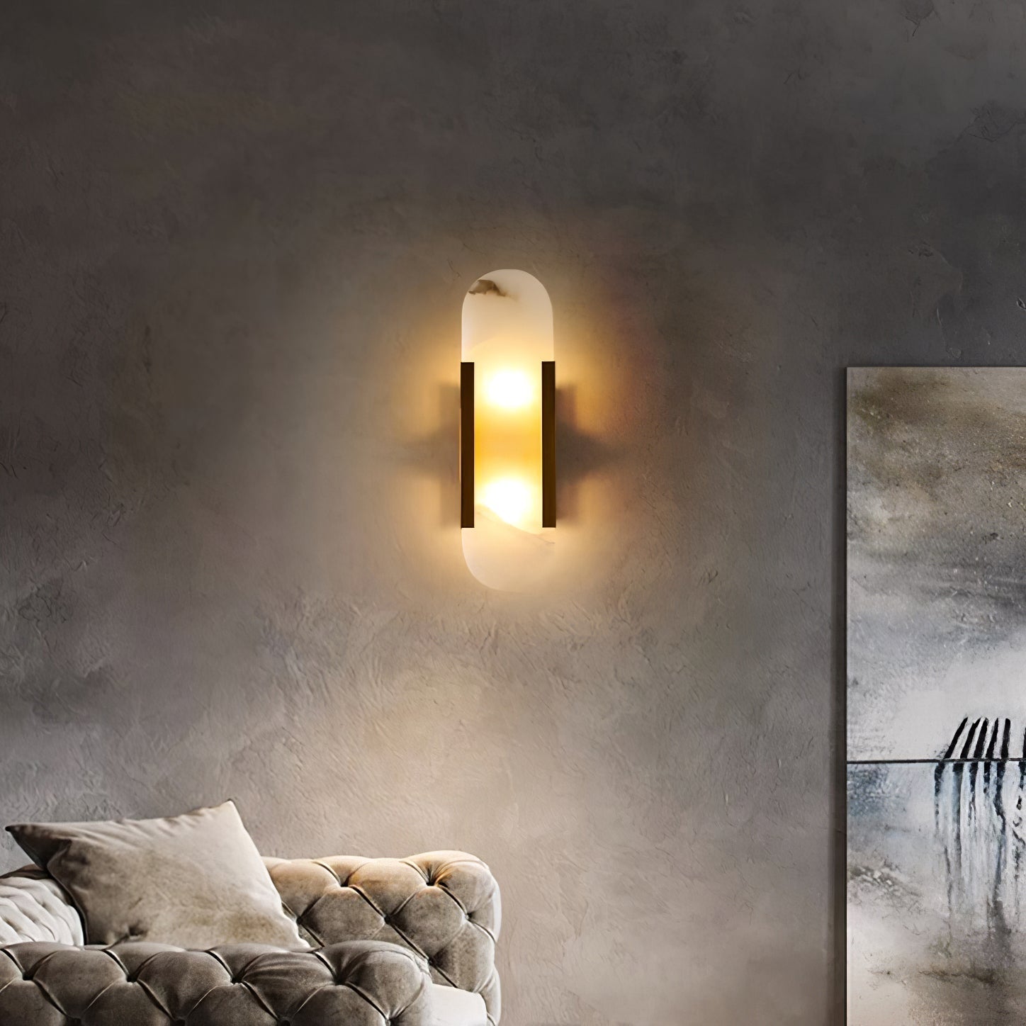 "Elegant vegglampe avlang i alabast med messingdetaljer, ideell for moderne interiør med tidløs skjønnhet og stil."
