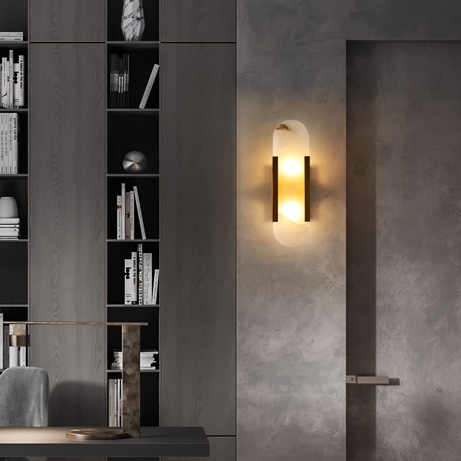 "Elegant vegglampe avlang i alabast med messingdetaljer, ideell for moderne interiør med tidløs skjønnhet og stil."