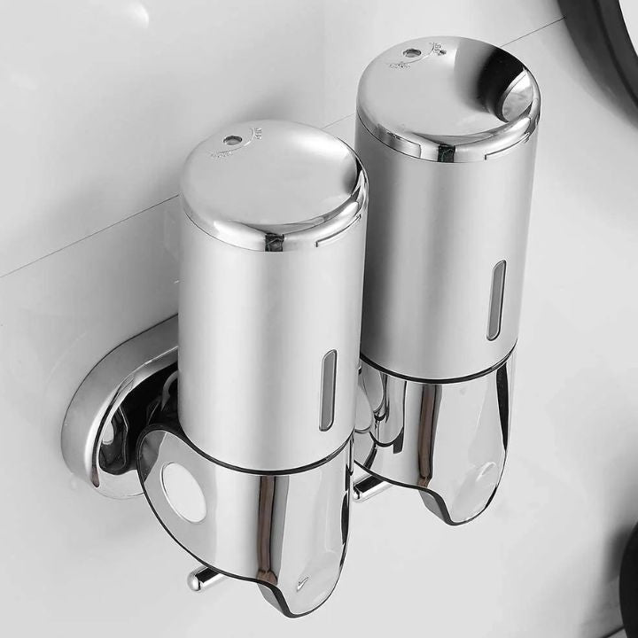 Praktisk veggmontert dispenser for såpe, sjampo eller lotion på badet.