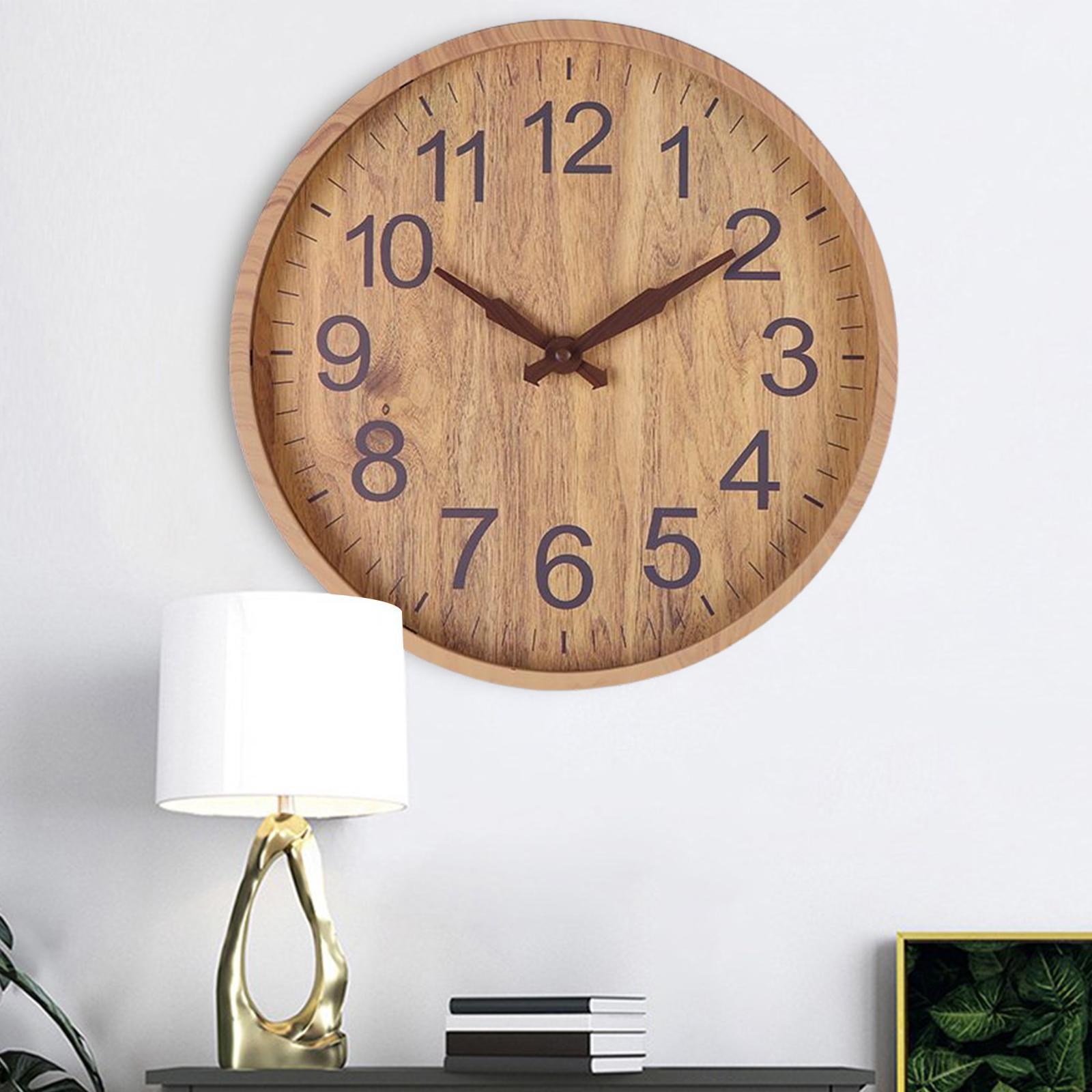 Stilig kvarts veggur med minimalistisk design. Perfekt klokke for moderne interiør og tidløs hjemmeinnredning.